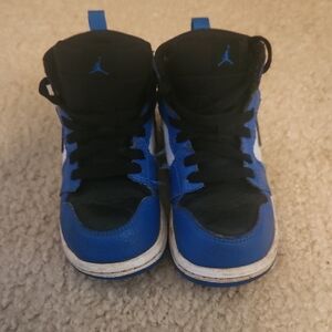 Jordan Air Retro Kids Sneakers in Blue and Black